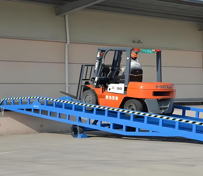 海林移动式卸货平台（叉车用）